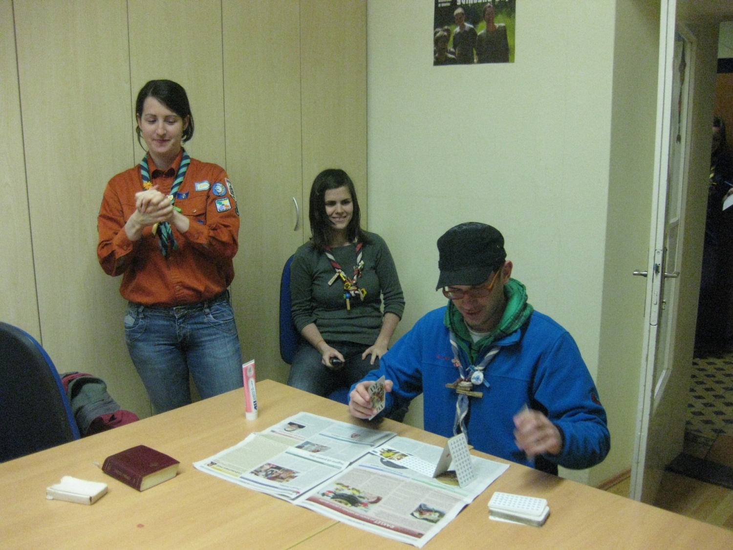 V torek, 13.4.2010 so se v mogočen krog združili vsi voditelji tabornih šol, ki se bodo odvijale v letu 2010. In tako smo dorekli...