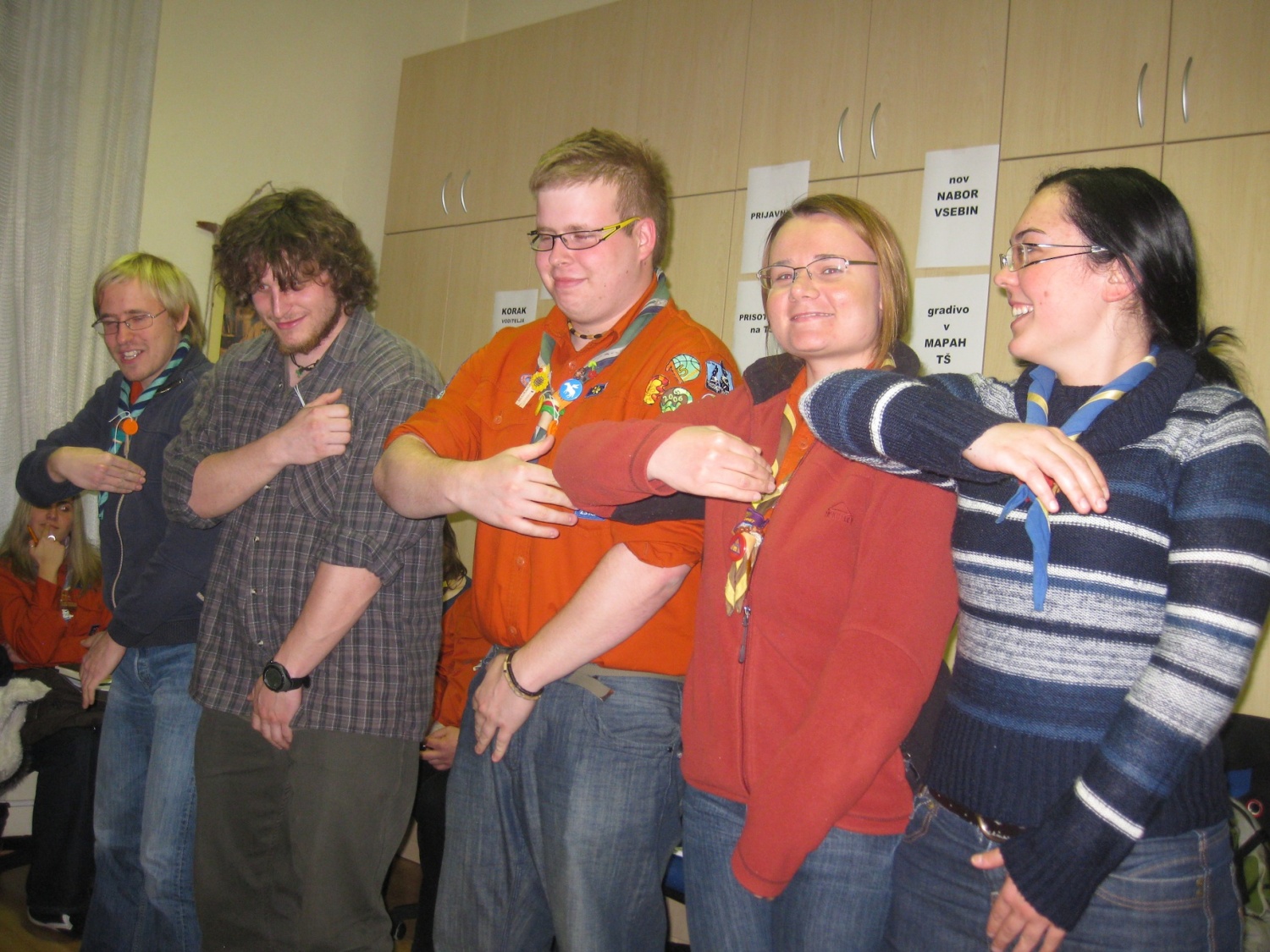 V torek, 13.4.2010 so se v mogočen krog združili vsi voditelji tabornih šol, ki se bodo odvijale v letu 2010. In tako smo dorekli...