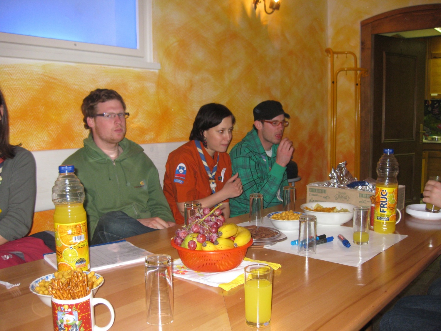 V torek, 13.4.2010 so se v mogočen krog združili vsi voditelji tabornih šol, ki se bodo odvijale v letu 2010. In tako smo dorekli...