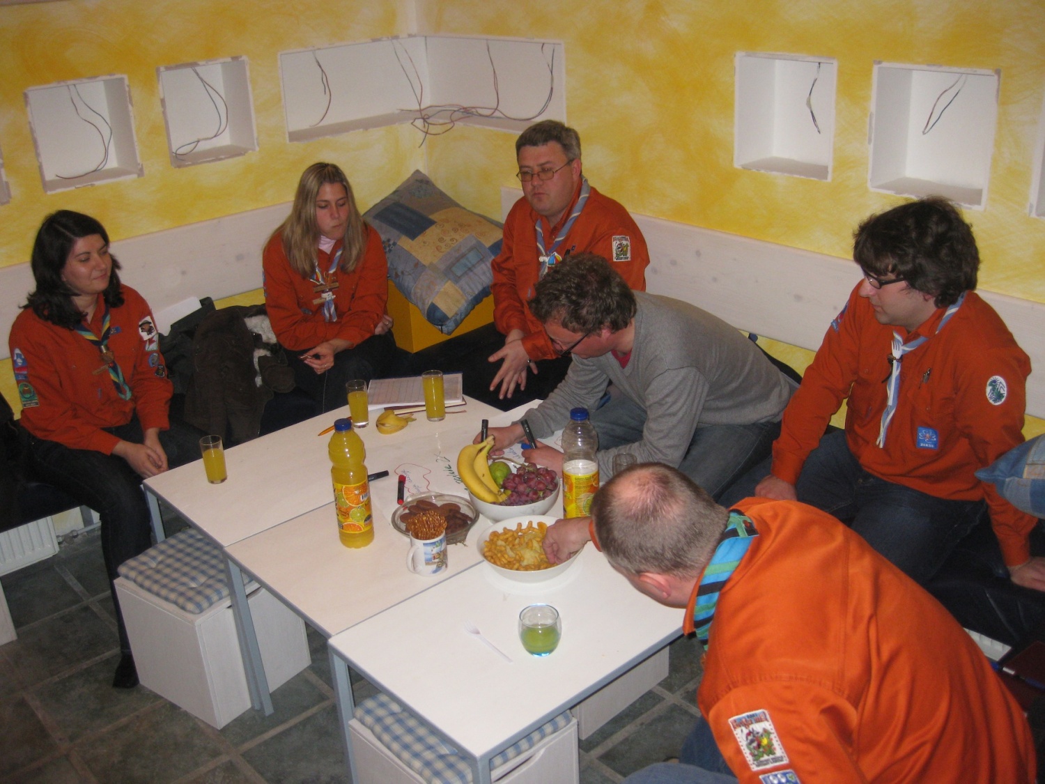 V torek, 13.4.2010 so se v mogočen krog združili vsi voditelji tabornih šol, ki se bodo odvijale v letu 2010. In tako smo dorekli...