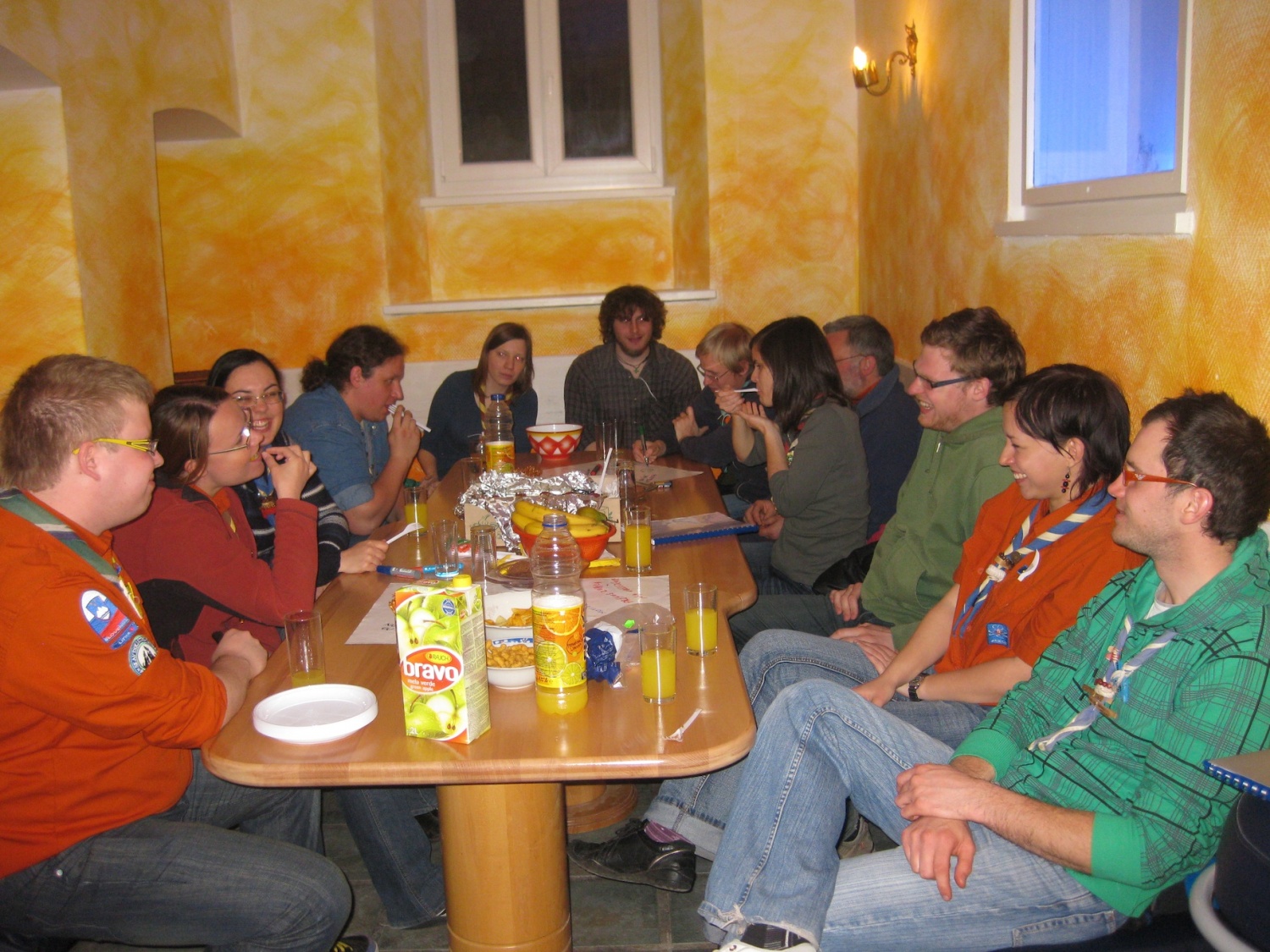 V torek, 13.4.2010 so se v mogočen krog združili vsi voditelji tabornih šol, ki se bodo odvijale v letu 2010. In tako smo dorekli...