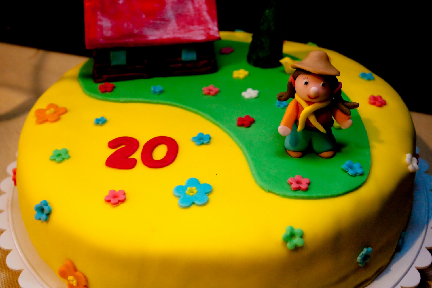 V soboto, 10. aprila, je v poletnem gledališču Studenec odmeval smeh, skavtski aplavz in veselje. Na osrednjem praznovanju ob 20-letnici ZSKSS se je zbrala celotna paleta skavtov – voditelji, PP-ji, odrasli skavti, skavtske družinice … Pridružili pa se nam je tudi gospod predsednik, dr. Danilo Türk, ter predstavniki tabornikov.