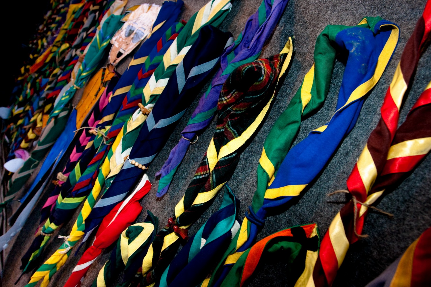 V soboto, 10. aprila, je v poletnem gledališču Studenec odmeval smeh, skavtski aplavz in veselje. Na osrednjem praznovanju ob 20-letnici ZSKSS se je zbrala celotna paleta skavtov – voditelji, PP-ji, odrasli skavti, skavtske družinice … Pridružili pa se nam je tudi gospod predsednik, dr. Danilo Türk, ter predstavniki tabornikov.