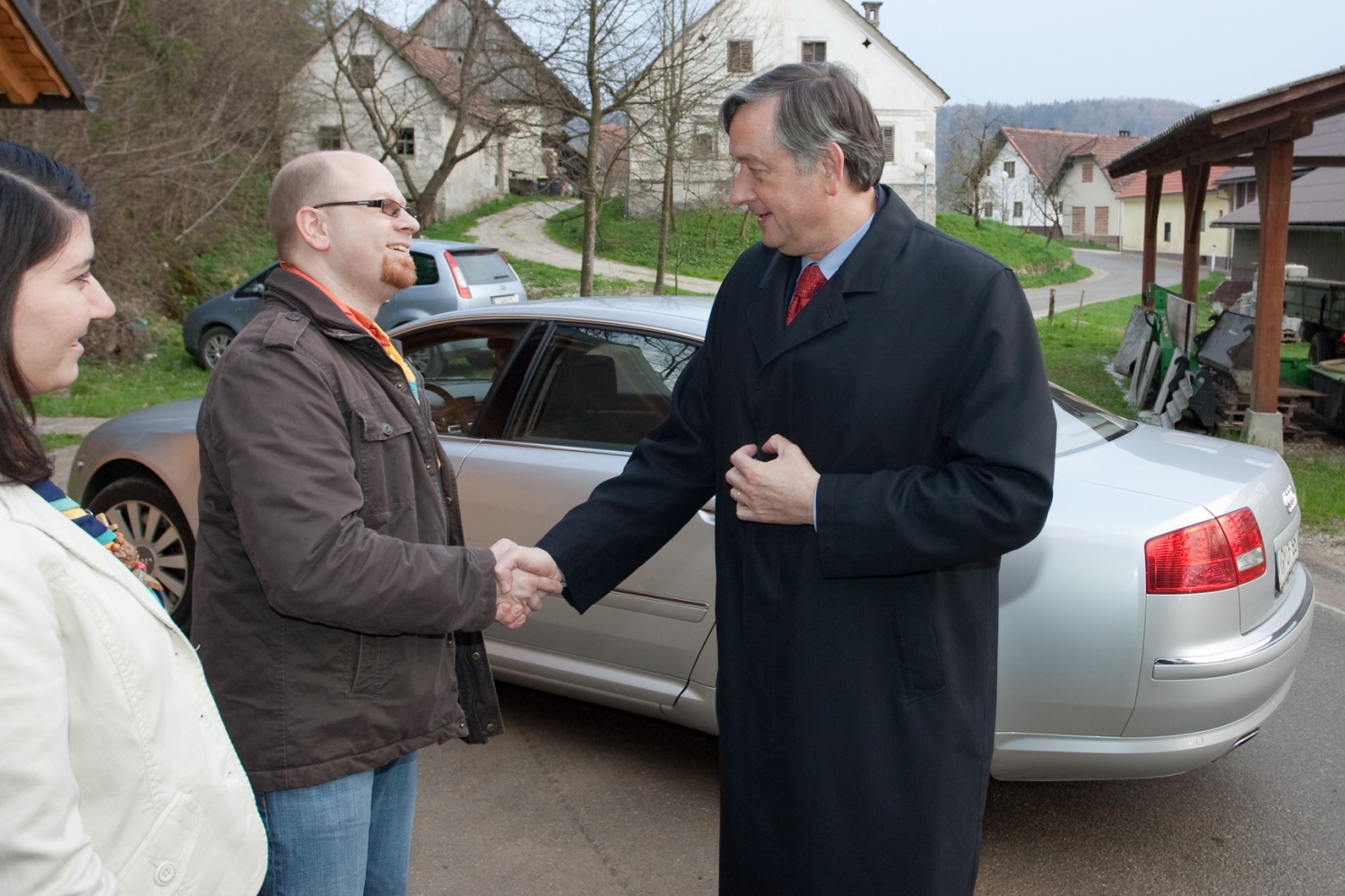 V soboto, 10. aprila, je v poletnem gledališču Studenec odmeval smeh, skavtski aplavz in veselje. Na osrednjem praznovanju ob 20-letnici ZSKSS se je zbrala celotna paleta skavtov – voditelji, PP-ji, odrasli skavti, skavtske družinice … Pridružili pa se nam je tudi gospod predsednik, dr. Danilo Türk, ter predstavniki tabornikov.