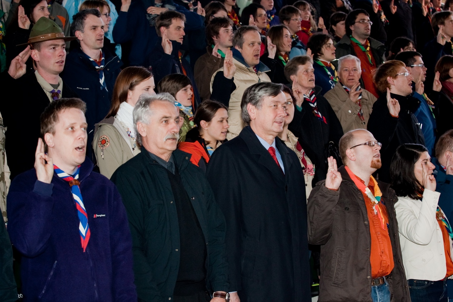 V soboto, 10. aprila, je v poletnem gledališču Studenec odmeval smeh, skavtski aplavz in veselje. Na osrednjem praznovanju ob 20-letnici ZSKSS se je zbrala celotna paleta skavtov – voditelji, PP-ji, odrasli skavti, skavtske družinice … Pridružili pa se nam je tudi gospod predsednik, dr. Danilo Türk, ter predstavniki tabornikov.