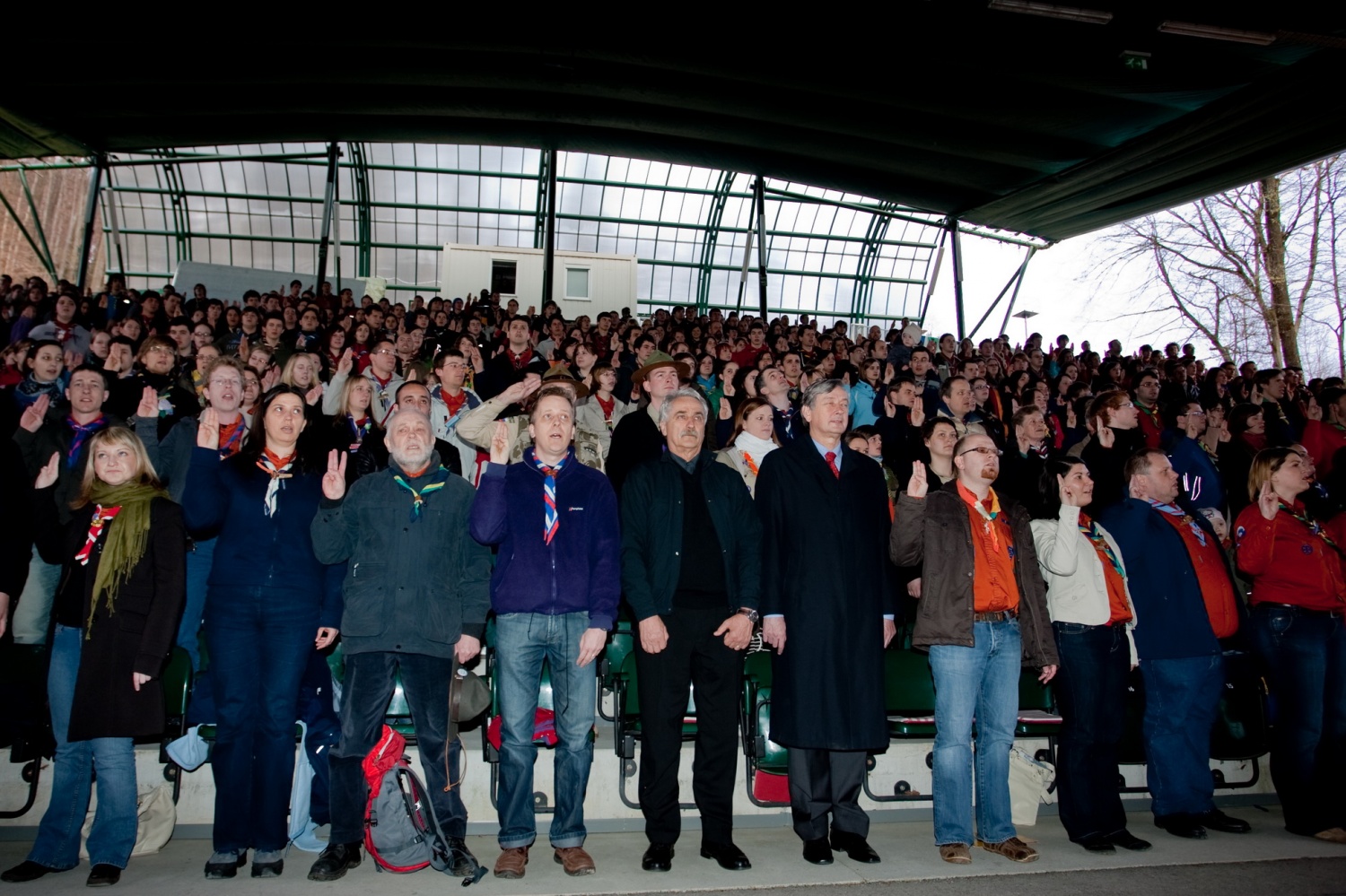 V soboto, 10. aprila, je v poletnem gledališču Studenec odmeval smeh, skavtski aplavz in veselje. Na osrednjem praznovanju ob 20-letnici ZSKSS se je zbrala celotna paleta skavtov – voditelji, PP-ji, odrasli skavti, skavtske družinice … Pridružili pa se nam je tudi gospod predsednik, dr. Danilo Türk, ter predstavniki tabornikov.