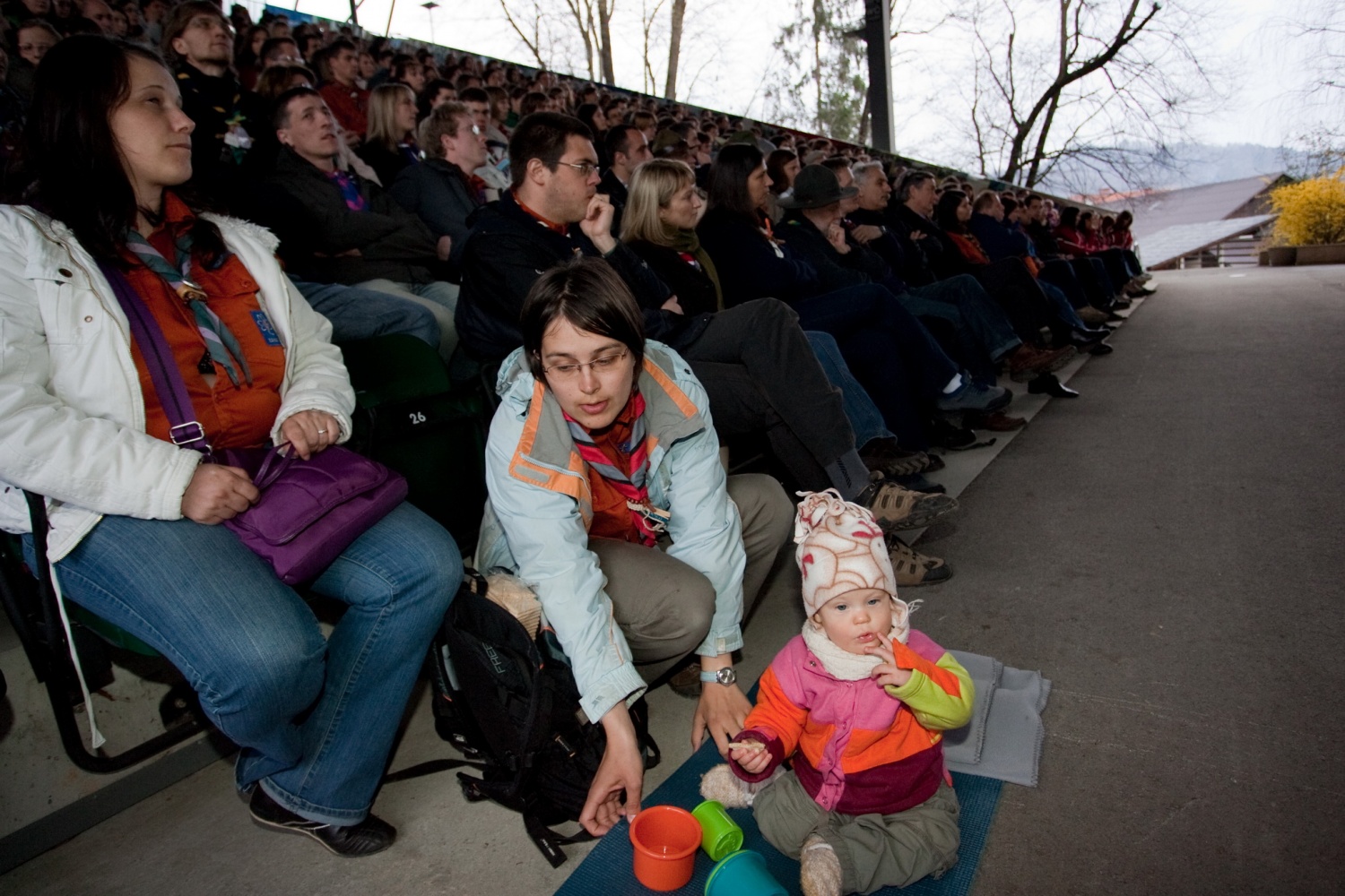 V soboto, 10. aprila, je v poletnem gledališču Studenec odmeval smeh, skavtski aplavz in veselje. Na osrednjem praznovanju ob 20-letnici ZSKSS se je zbrala celotna paleta skavtov – voditelji, PP-ji, odrasli skavti, skavtske družinice … Pridružili pa se nam je tudi gospod predsednik, dr. Danilo Türk, ter predstavniki tabornikov.