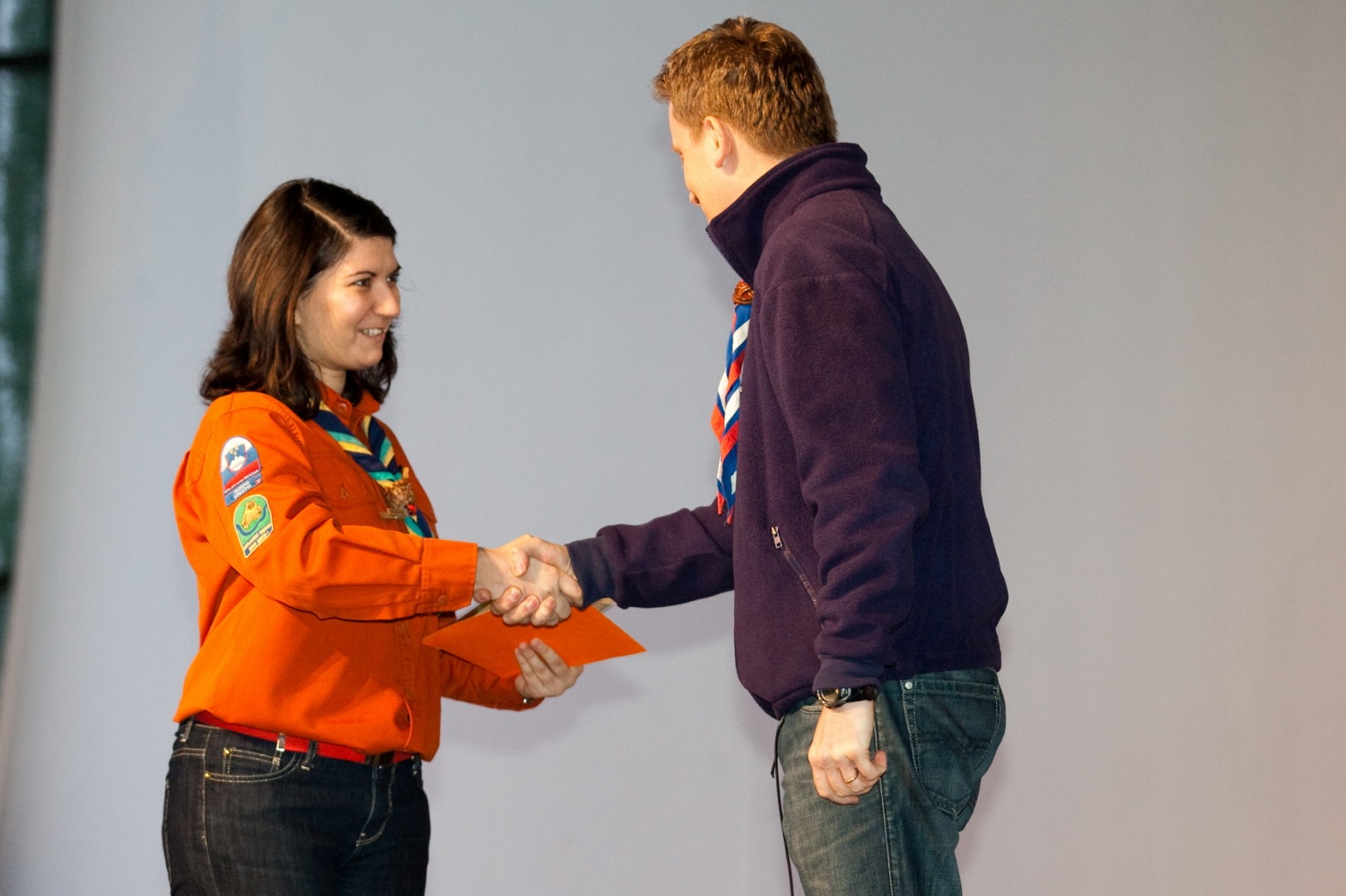 V soboto, 10. aprila, je v poletnem gledališču Studenec odmeval smeh, skavtski aplavz in veselje. Na osrednjem praznovanju ob 20-letnici ZSKSS se je zbrala celotna paleta skavtov – voditelji, PP-ji, odrasli skavti, skavtske družinice … Pridružili pa se nam je tudi gospod predsednik, dr. Danilo Türk, ter predstavniki tabornikov.