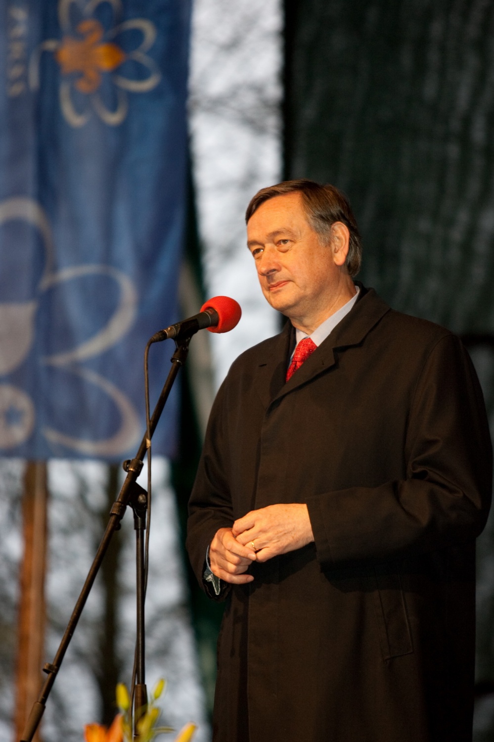 V soboto, 10. aprila, je v poletnem gledališču Studenec odmeval smeh, skavtski aplavz in veselje. Na osrednjem praznovanju ob 20-letnici ZSKSS se je zbrala celotna paleta skavtov – voditelji, PP-ji, odrasli skavti, skavtske družinice … Pridružili pa se nam je tudi gospod predsednik, dr. Danilo Türk, ter predstavniki tabornikov.