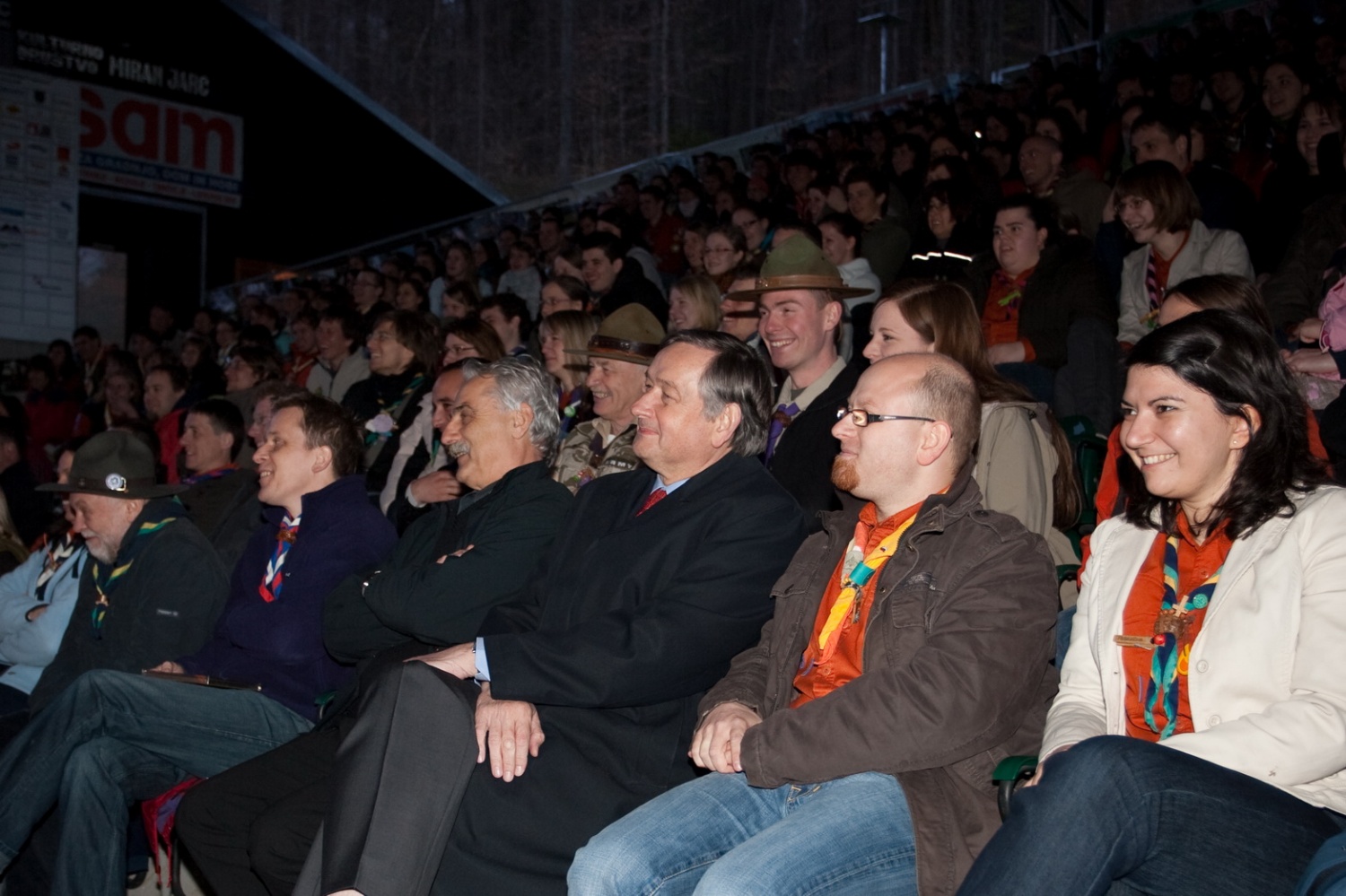 V soboto, 10. aprila, je v poletnem gledališču Studenec odmeval smeh, skavtski aplavz in veselje. Na osrednjem praznovanju ob 20-letnici ZSKSS se je zbrala celotna paleta skavtov – voditelji, PP-ji, odrasli skavti, skavtske družinice … Pridružili pa se nam je tudi gospod predsednik, dr. Danilo Türk, ter predstavniki tabornikov.