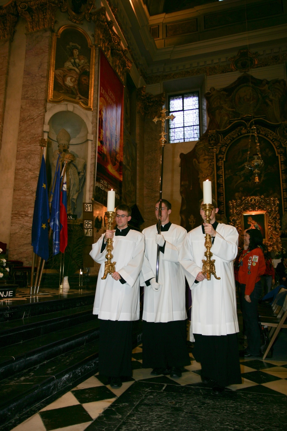 Fotoutrinki svete maše ob 20 letnici ZSKSS v ljubljanski stolnici.