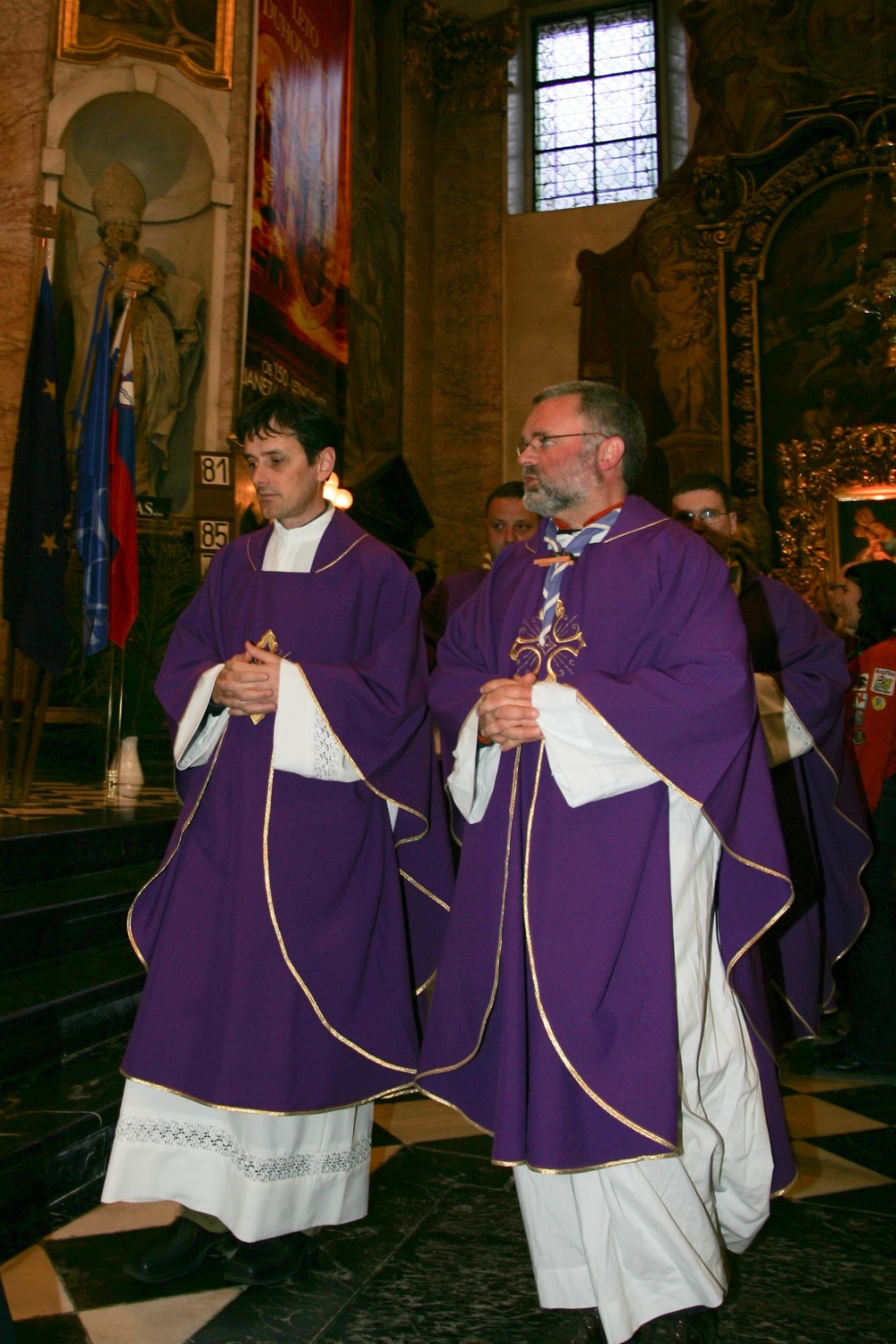 Fotoutrinki svete maše ob 20 letnici ZSKSS v ljubljanski stolnici.