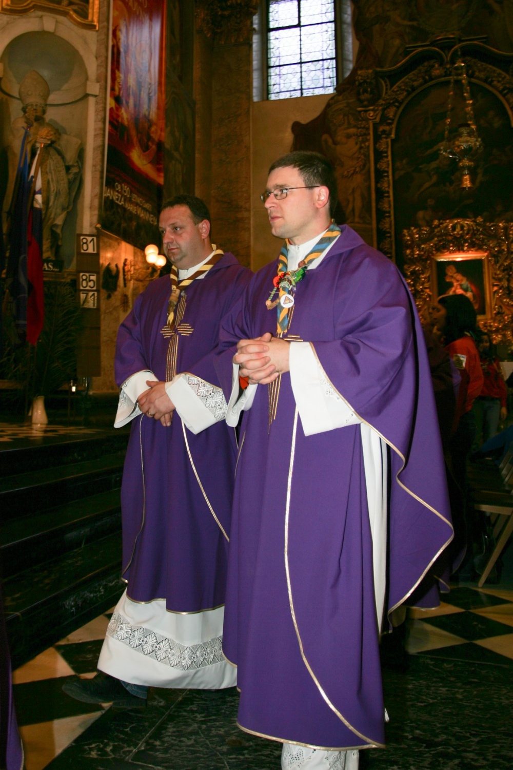 Fotoutrinki svete maše ob 20 letnici ZSKSS v ljubljanski stolnici.