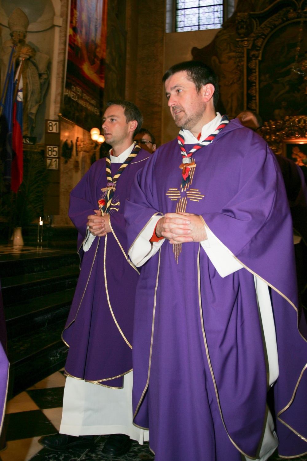 Fotoutrinki svete maše ob 20 letnici ZSKSS v ljubljanski stolnici.