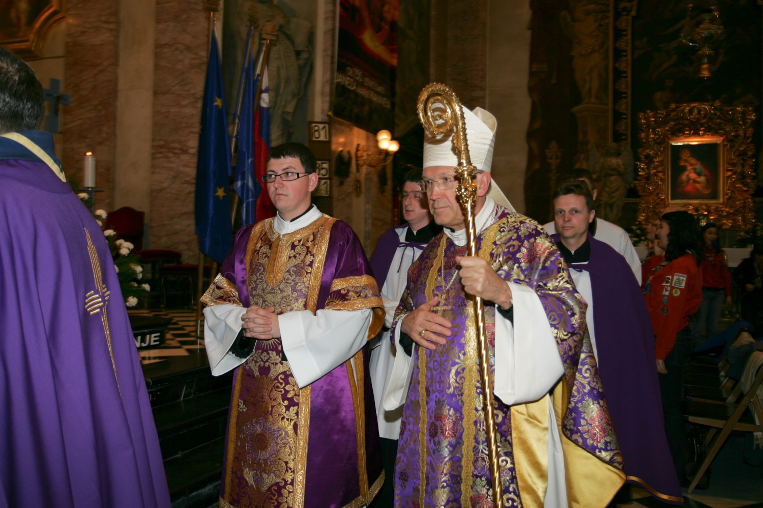 Fotoutrinki svete maše ob 20 letnici ZSKSS v ljubljanski stolnici.