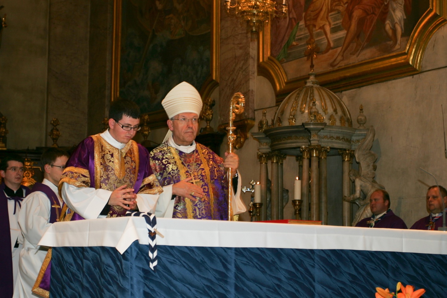 Fotoutrinki svete maše ob 20 letnici ZSKSS v ljubljanski stolnici.