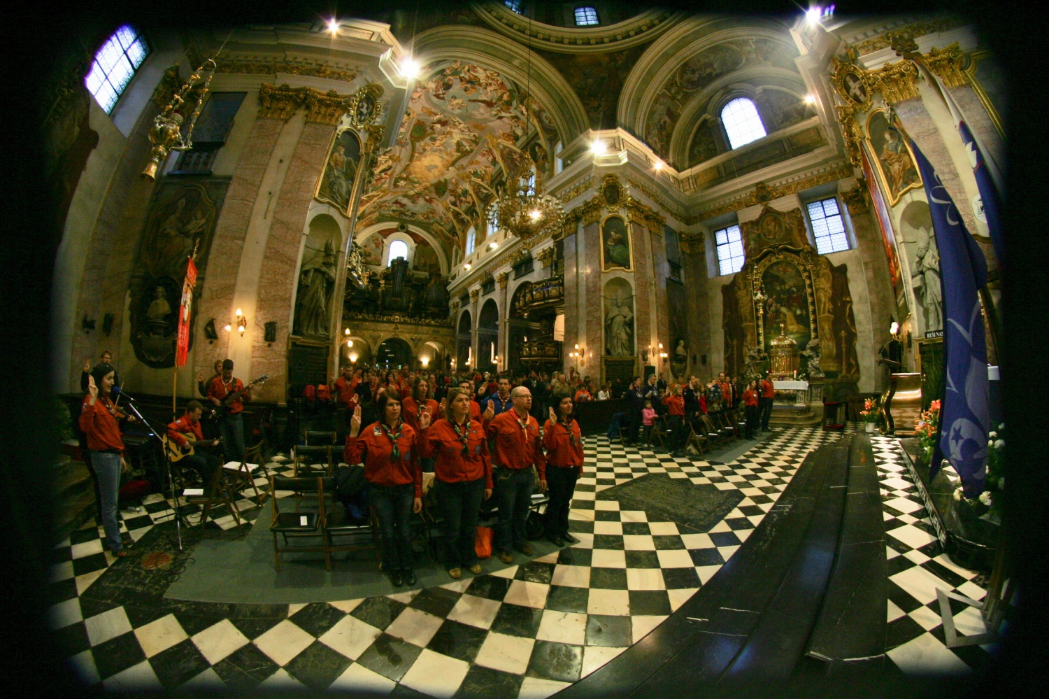 Fotoutrinki svete maše ob 20 letnici ZSKSS v ljubljanski stolnici.