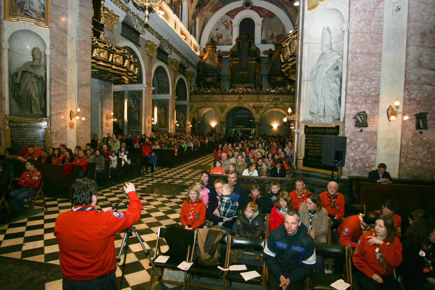 Fotoutrinki svete maše ob 20 letnici ZSKSS v ljubljanski stolnici.