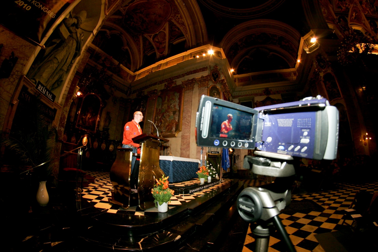 Fotoutrinki svete maše ob 20 letnici ZSKSS v ljubljanski stolnici.