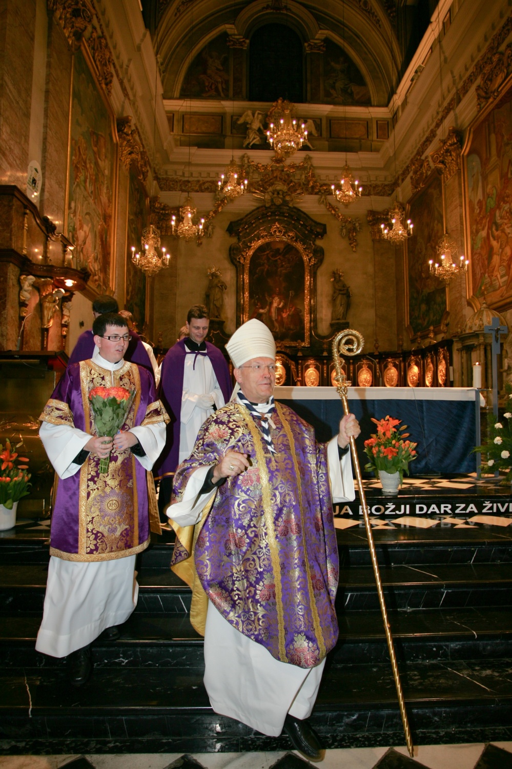 Fotoutrinki svete maše ob 20 letnici ZSKSS v ljubljanski stolnici.