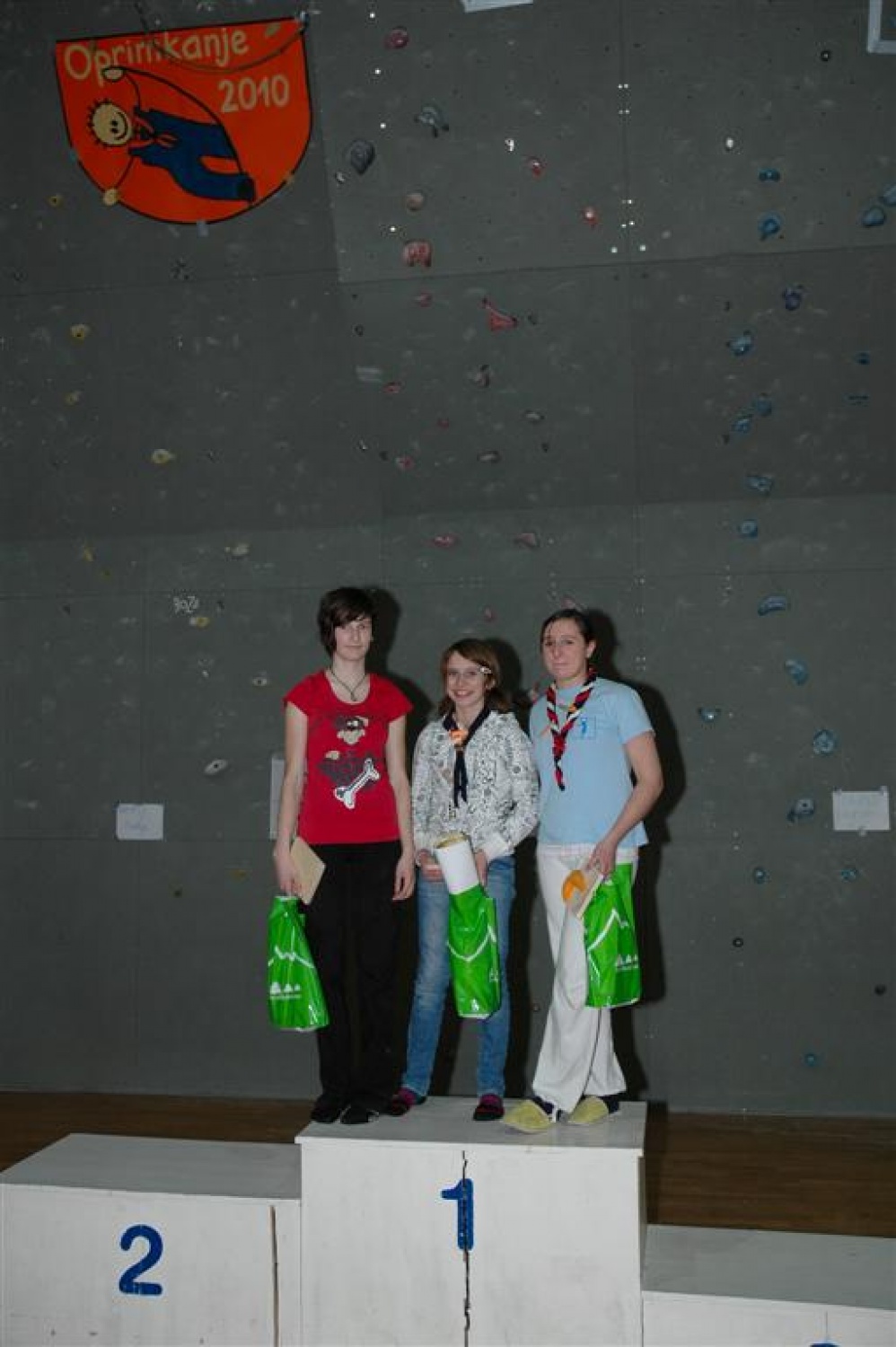 Letošnje Oprimkanje je za nami in zopet smo dobili naj oprimkarje in oprimkarice. V kraljevski PP kategoriji sta naslov ubranila Sara Jaklič (Škofja Loka 1) in Luka Boneš (Kranj 1), medtem ko smo v kategoriji IV pozdravili nova zmagovalca.