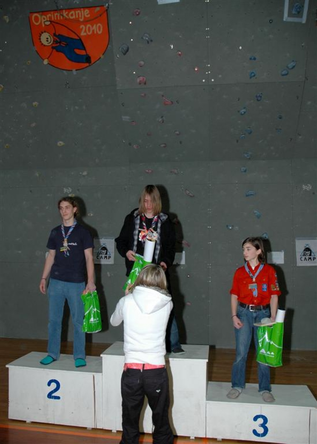 Letošnje Oprimkanje je za nami in zopet smo dobili naj oprimkarje in oprimkarice. V kraljevski PP kategoriji sta naslov ubranila Sara Jaklič (Škofja Loka 1) in Luka Boneš (Kranj 1), medtem ko smo v kategoriji IV pozdravili nova zmagovalca.