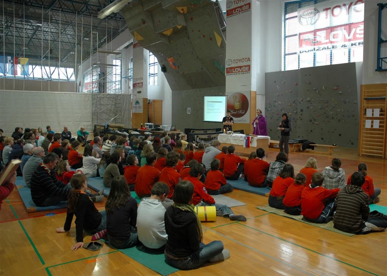 Letošnje Oprimkanje je za nami in zopet smo dobili naj oprimkarje in oprimkarice. V kraljevski PP kategoriji sta naslov ubranila Sara Jaklič (Škofja Loka 1) in Luka Boneš (Kranj 1), medtem ko smo v kategoriji IV pozdravili nova zmagovalca.