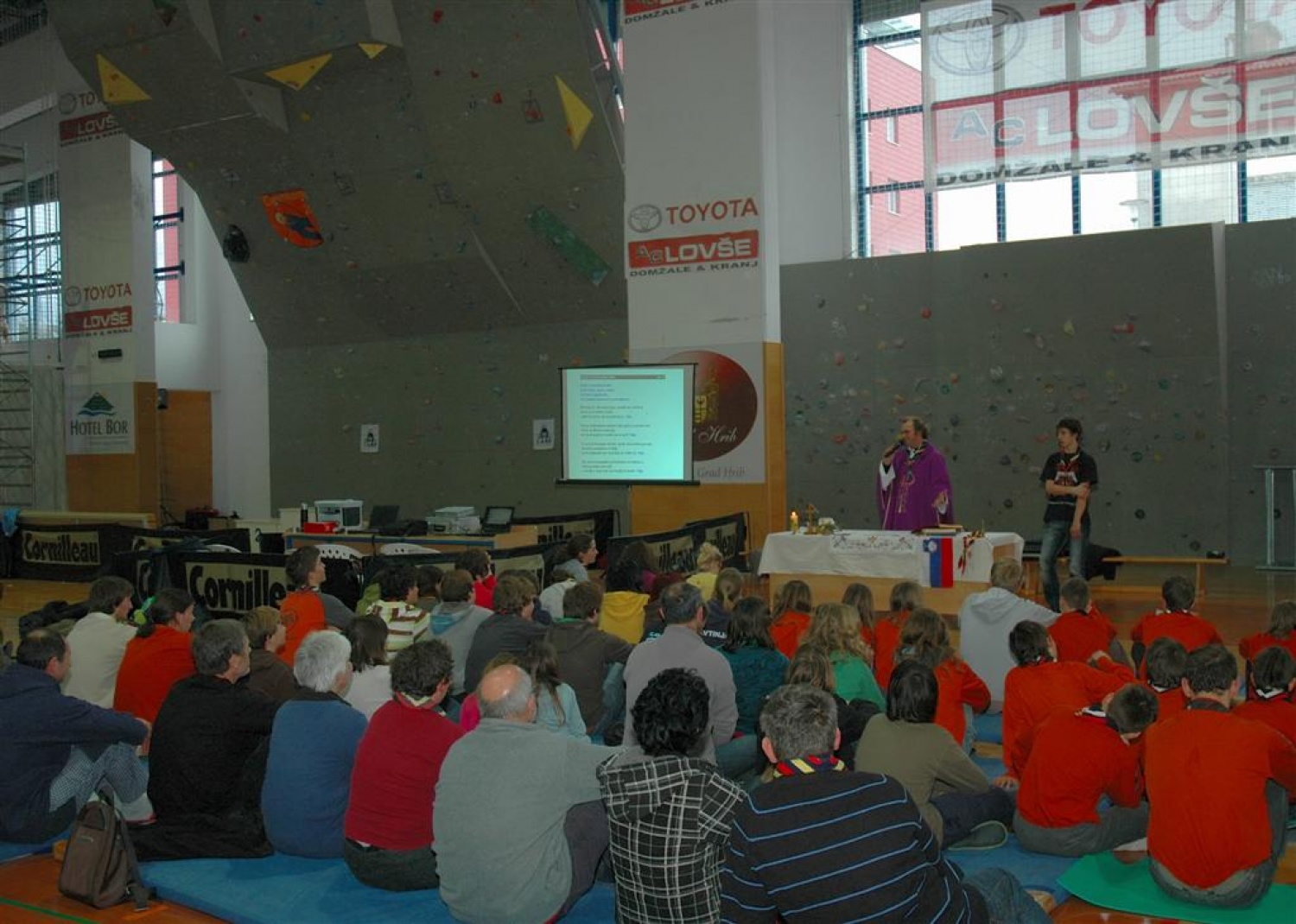 Letošnje Oprimkanje je za nami in zopet smo dobili naj oprimkarje in oprimkarice. V kraljevski PP kategoriji sta naslov ubranila Sara Jaklič (Škofja Loka 1) in Luka Boneš (Kranj 1), medtem ko smo v kategoriji IV pozdravili nova zmagovalca.