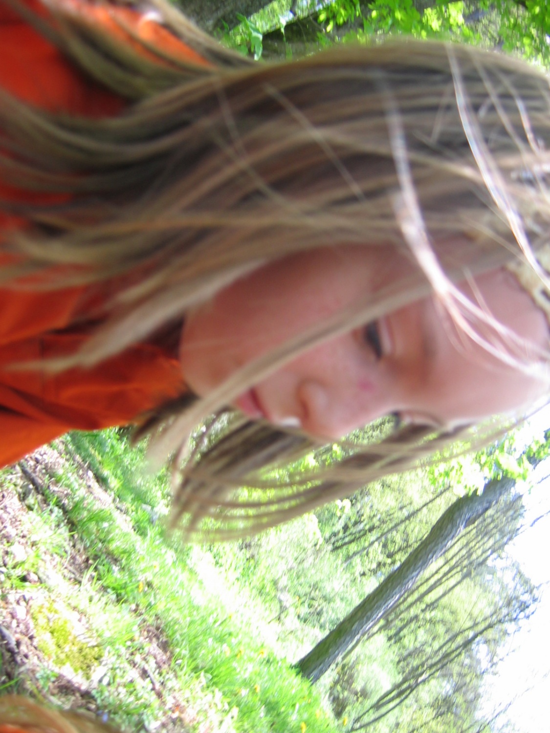 Neznanec nas je popeljal čez bližnji hrib, kjer smo spretno izpolnjevali njegove naloge.