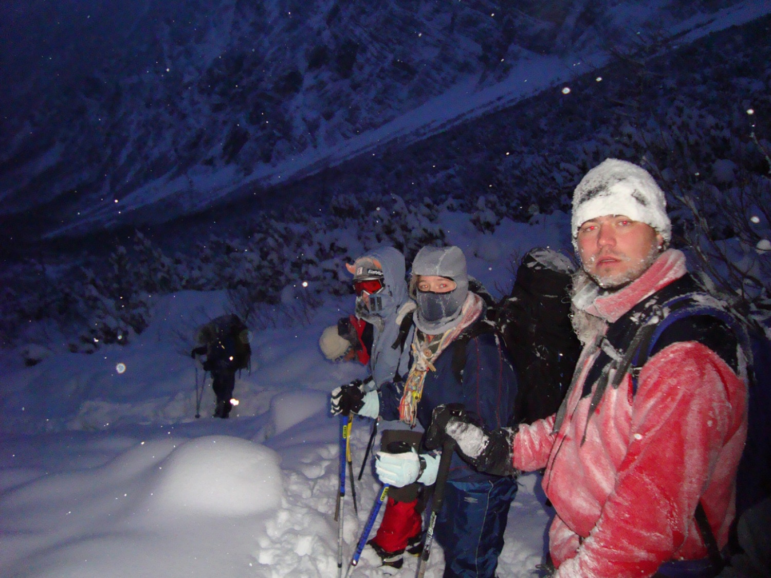 Odprava, ki vsako leto ponese plamen Luči miru iz Betlehema na Kredarico je bila uspešna, čeprav cilja nismo dosegli ali pa prav zato. Zagodlo nam jo je vreme, ki nam je priredilo pravcato pustolovščino.