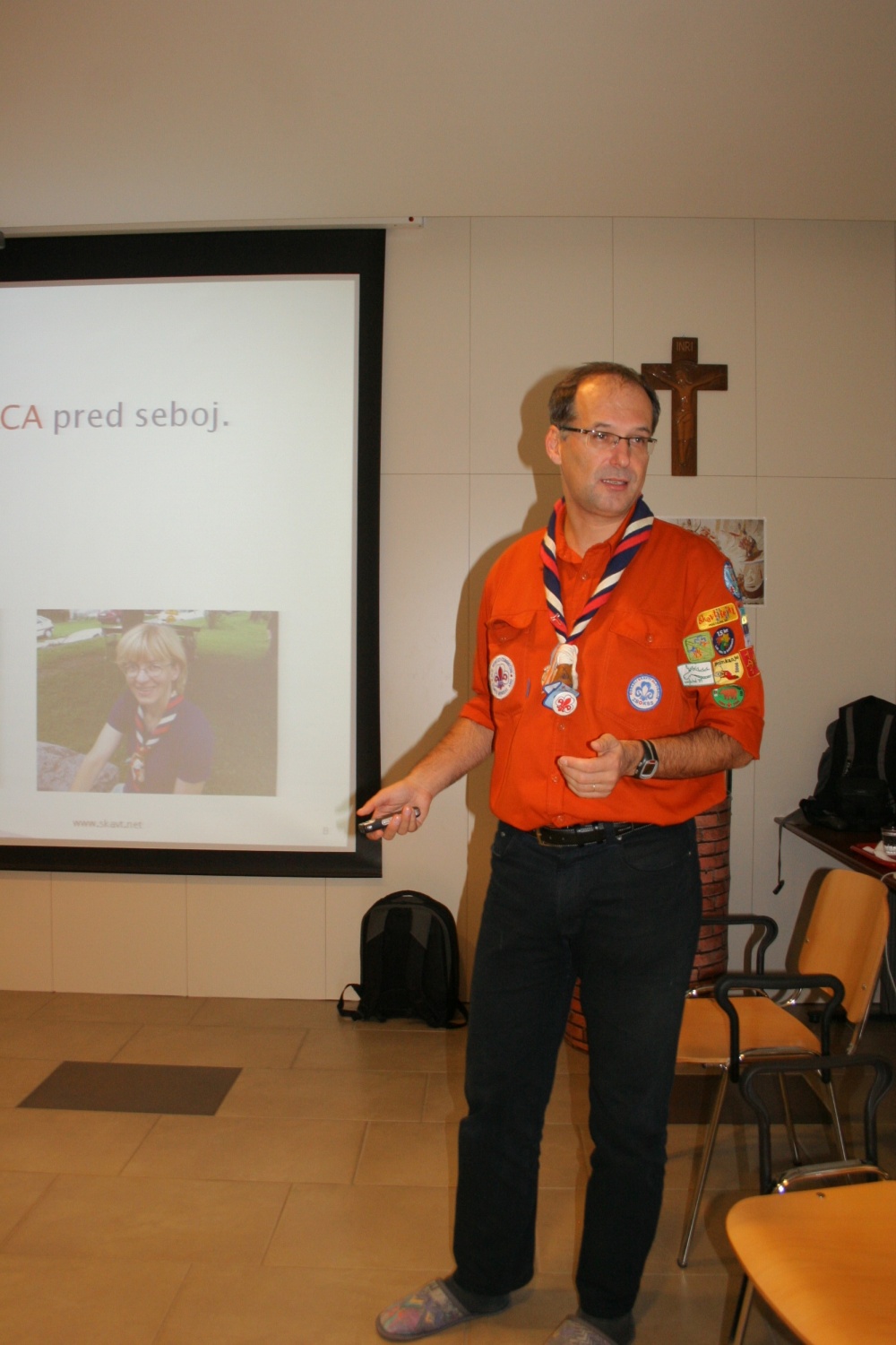 Na Bledu se dogaja, saj je v polnem teku SkavtNETov seminar spletnega novinarstva. Mladi iz celotne Slovenije smo se zbrali, da se naučimo česa novega. Kaj točno delamo pa si lahko preberete in ogledate v nadaljevanju.