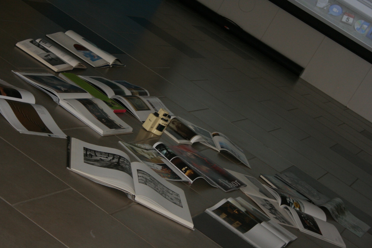 Na Bledu se dogaja, saj je v polnem teku SkavtNETov seminar spletnega novinarstva. Mladi iz celotne Slovenije smo se zbrali, da se naučimo česa novega. Kaj točno delamo pa si lahko preberete in ogledate v nadaljevanju.