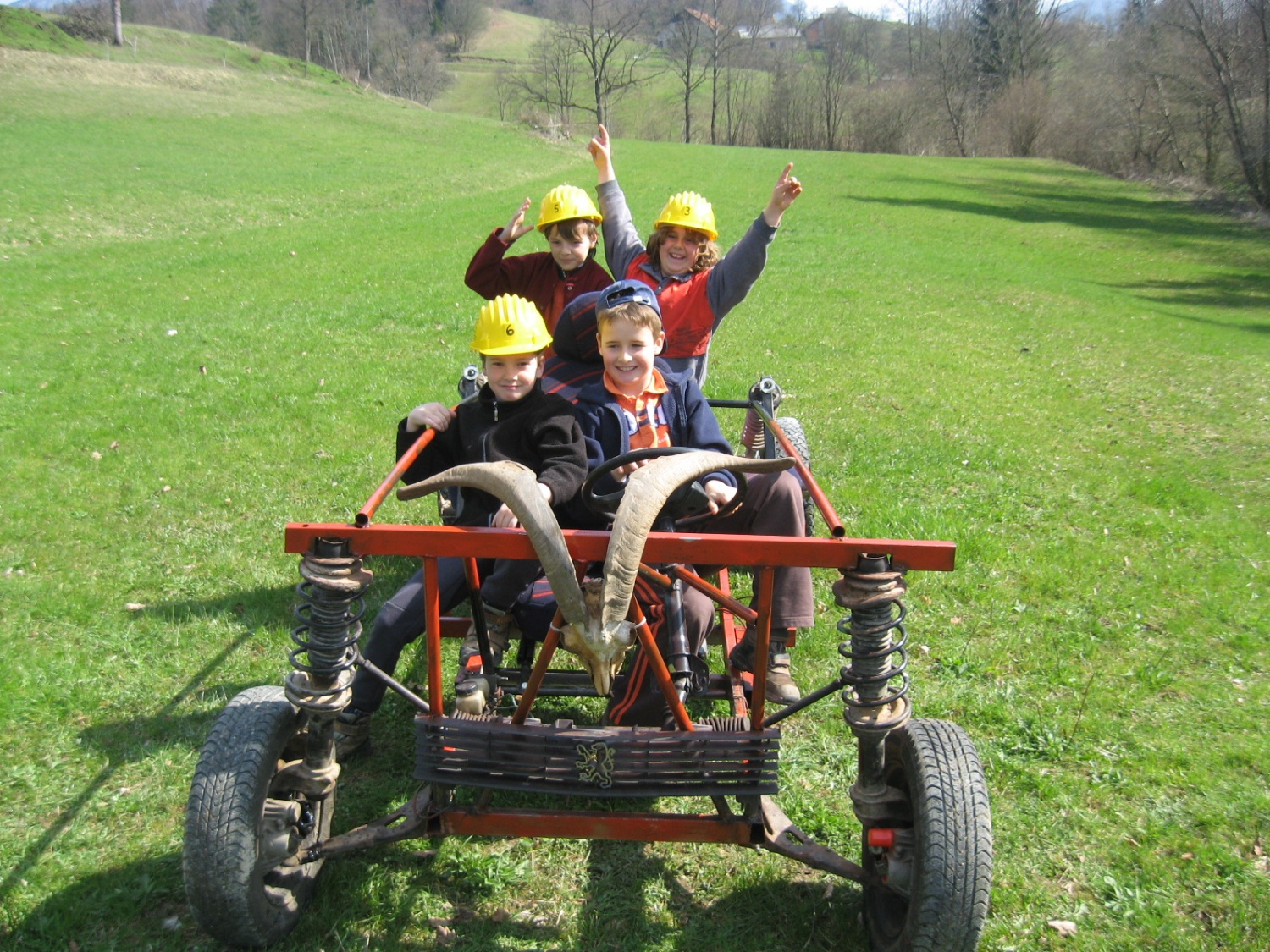 Slike s smrtonosnega vozila 2008, ki se ga je udeležil postojnski noviciat.