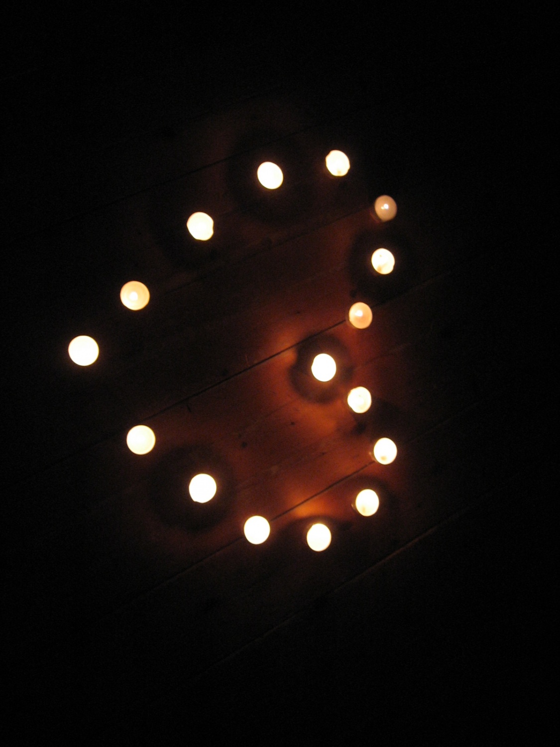 oglejte si slike.so zelo dobre.slik je deset in prikazujejo doživetja in izive skavtov iz železnikov.