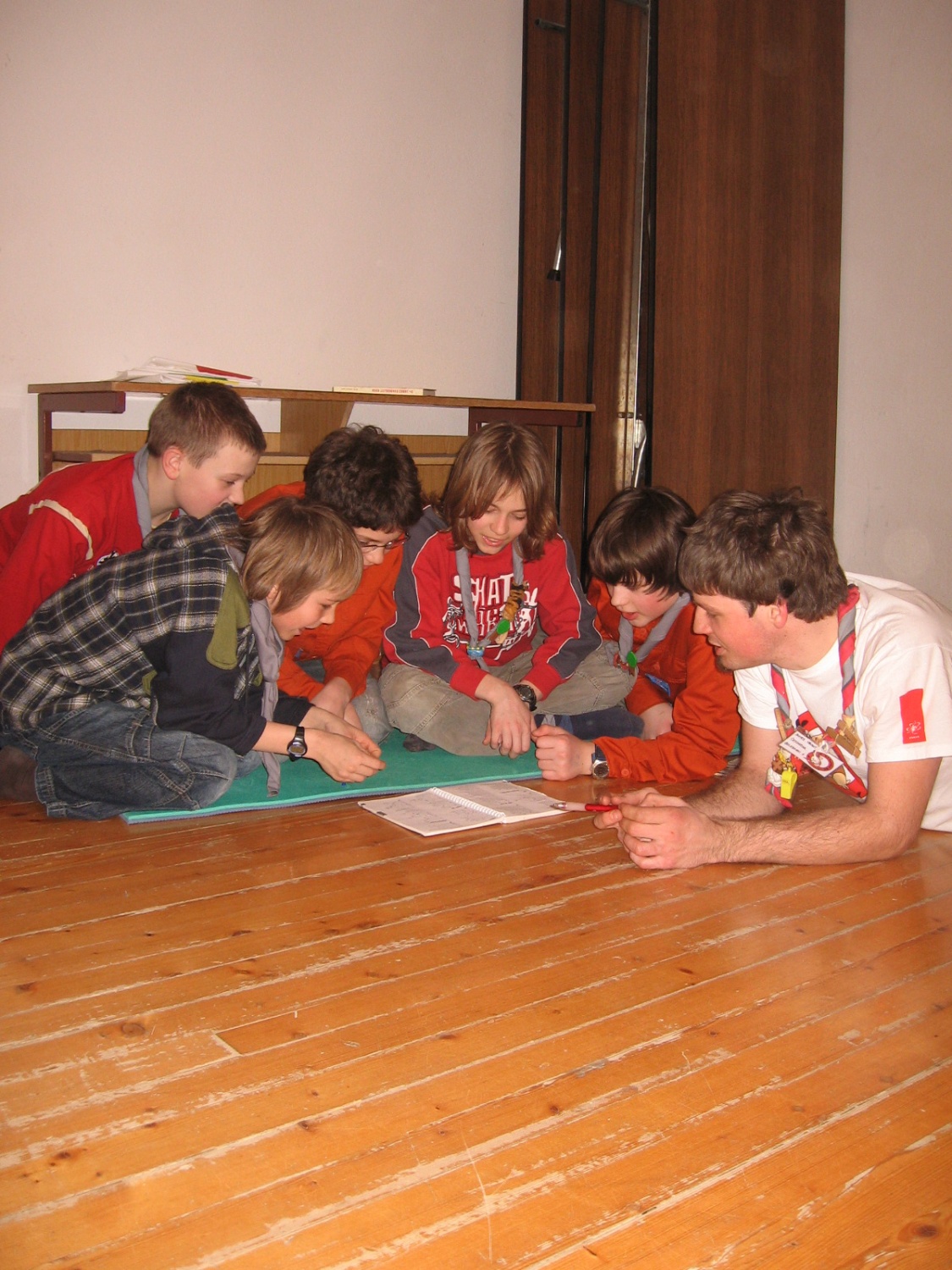 oglejte si slike.so zelo dobre.slik je deset in prikazujejo doživetja in izive skavtov iz železnikov.