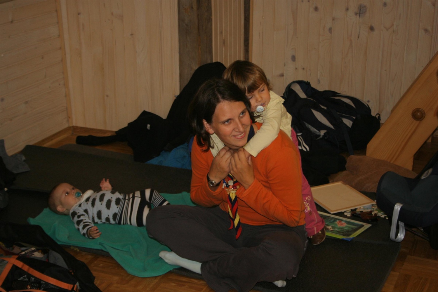 naša skavtska družinica - Katarina, Špela in Matija Škufca