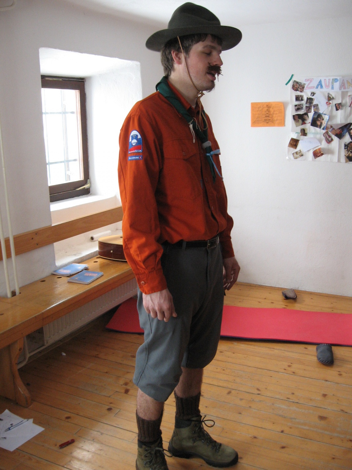 oglejte si slike.so zelo dobre.slik je deset in prikazujejo doživetja in izive skavtov iz železnikov.