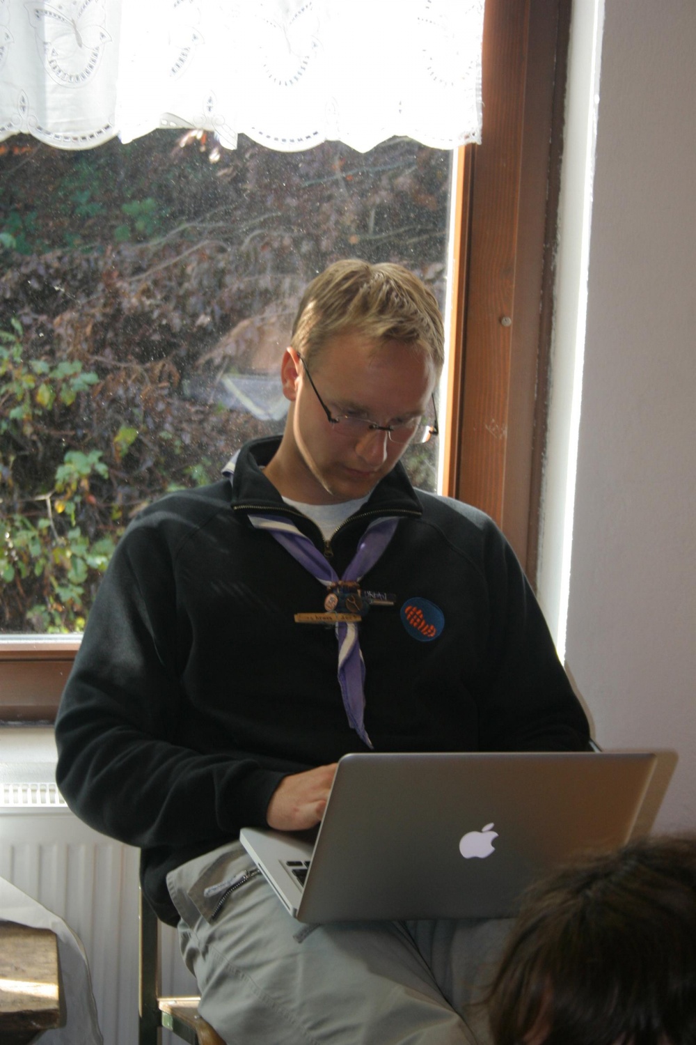 globoko zakopan v delo