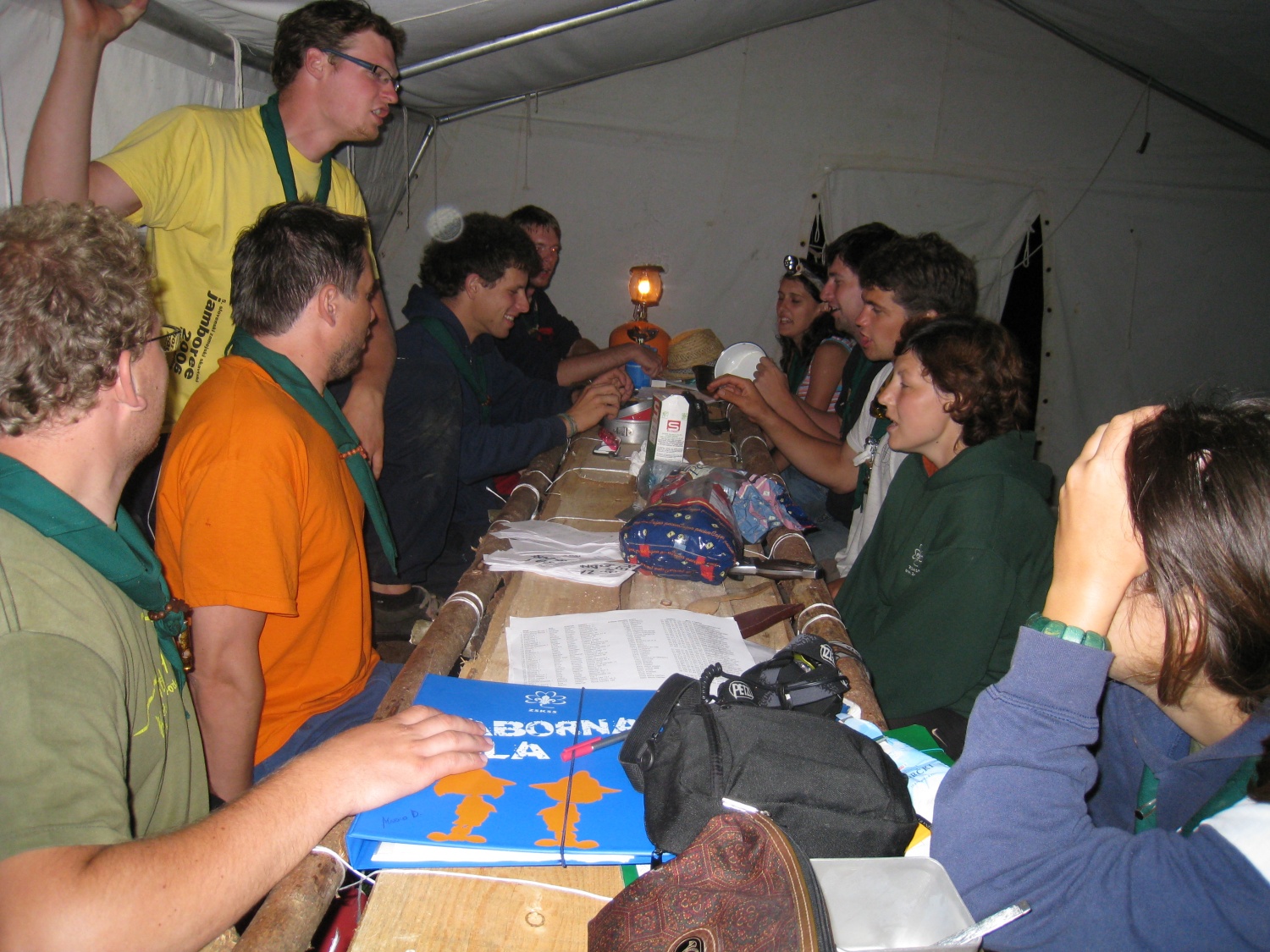 23:30 - dogajanje v členarju