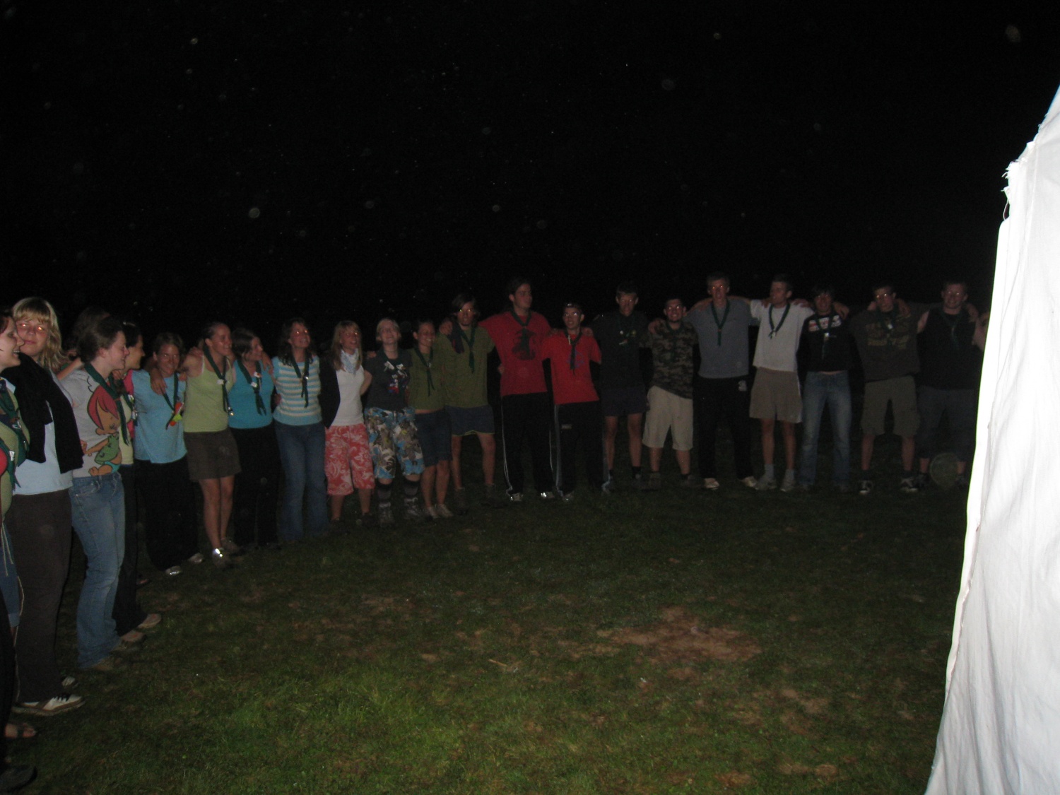 23:15 - dogajanje pred členarjem