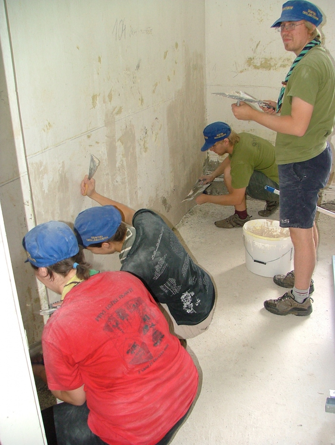 A njegove posledice bodo vidne še daleč v prihodnosti.

Od 3 do 10.7 je v objemu Kočevskih gozdov potekal prvi delovni tabor s katerim smo želeli skavtom približati skavtski dom in seveda hkrati tudi pospešiti obnovo.