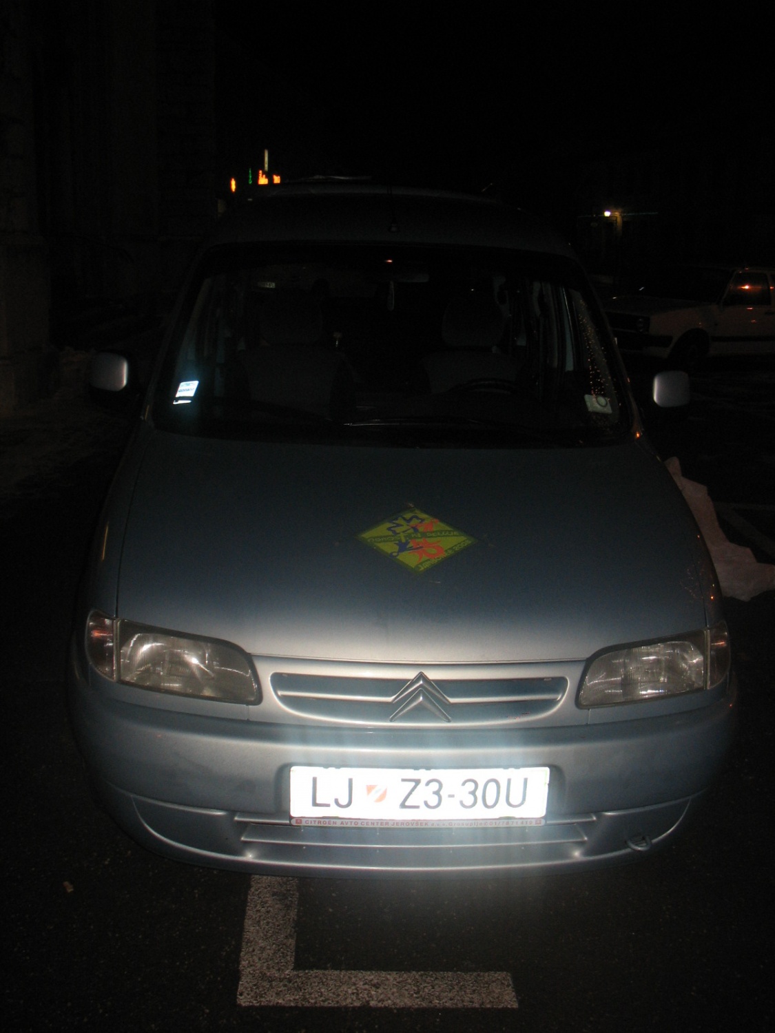 sponzor prevoznega sredstva je trop za gospodarstvo