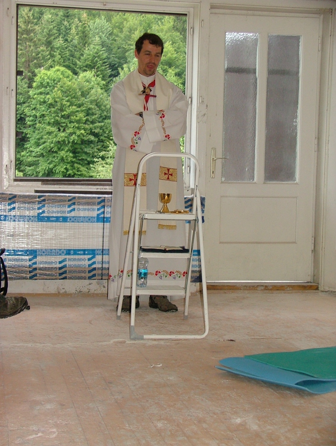 A njegove posledice bodo vidne še daleč v prihodnosti.

Od 3 do 10.7 je v objemu Kočevskih gozdov potekal prvi delovni tabor s katerim smo želeli skavtom približati skavtski dom in seveda hkrati tudi pospešiti obnovo.