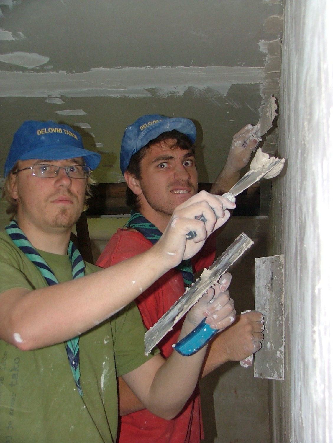 A njegove posledice bodo vidne še daleč v prihodnosti.

Od 3 do 10.7 je v objemu Kočevskih gozdov potekal prvi delovni tabor s katerim smo želeli skavtom približati skavtski dom in seveda hkrati tudi pospešiti obnovo.