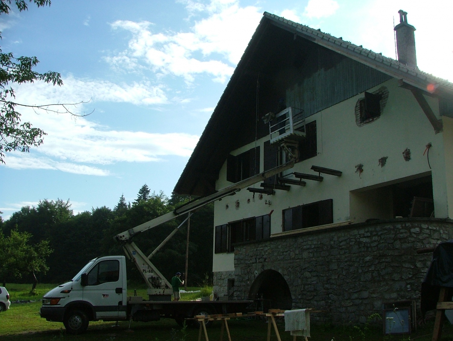 A njegove posledice bodo vidne še daleč v prihodnosti.

Od 3 do 10.7 je v objemu Kočevskih gozdov potekal prvi delovni tabor s katerim smo želeli skavtom približati skavtski dom in seveda hkrati tudi pospešiti obnovo.