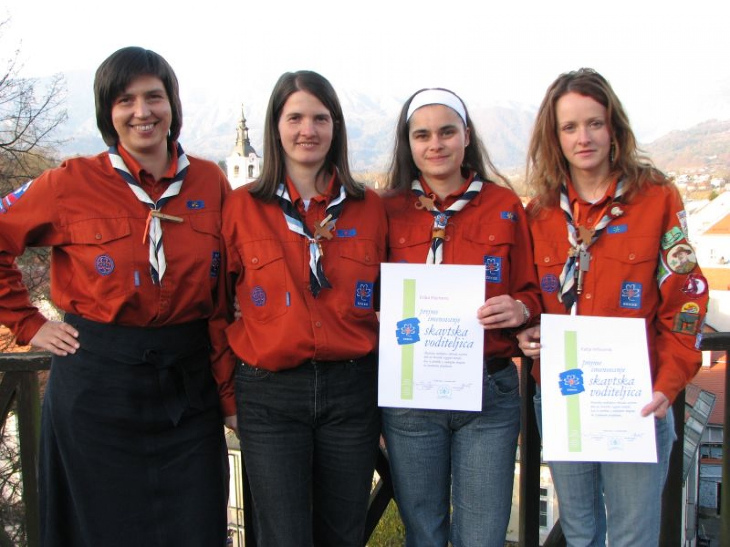 Mentorica Urša s svojimi sveže imenovanimi varovankami