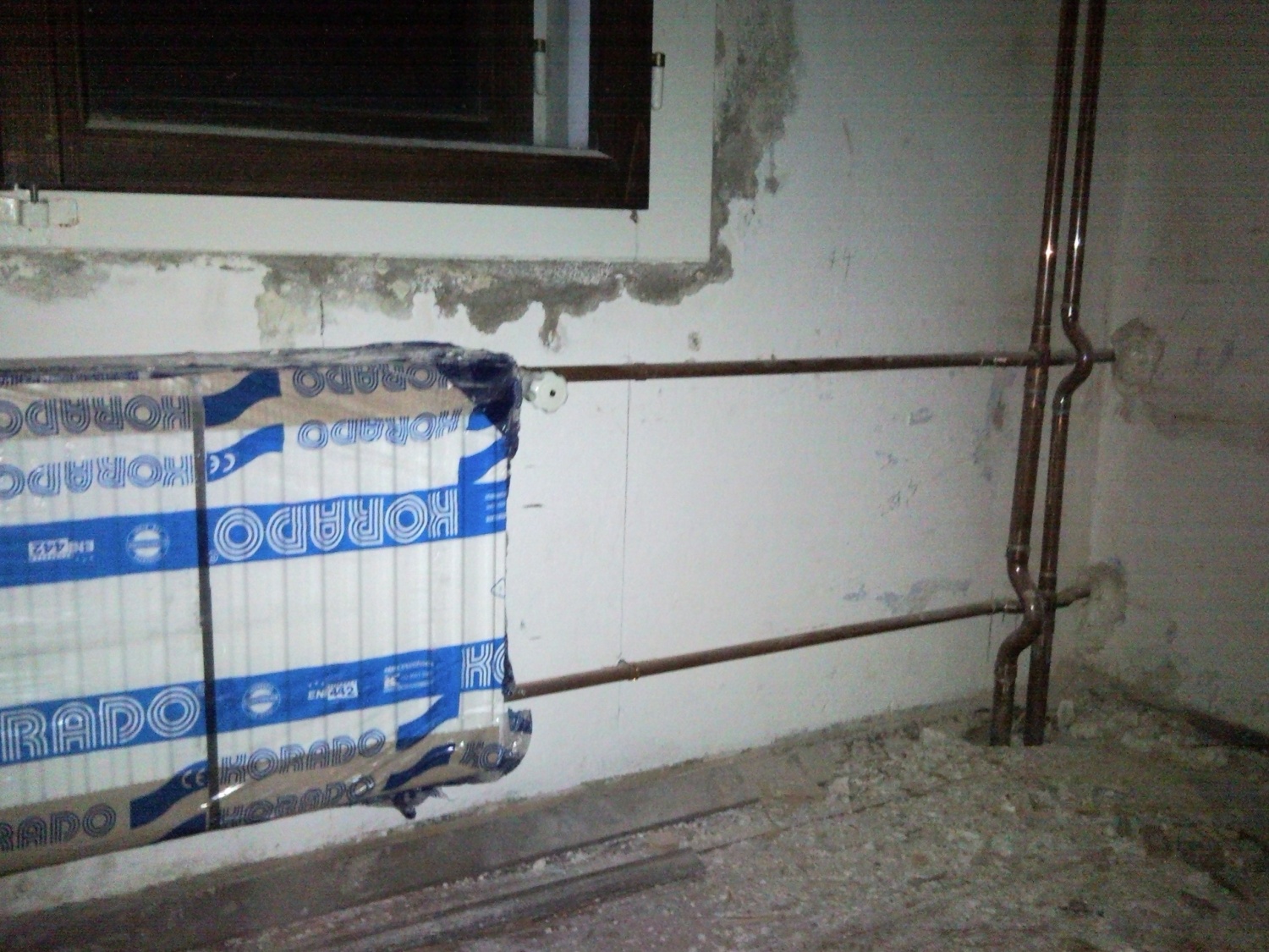 Prvič po 15-ih letih je v skavtskem domu ponovno pritekla voda iz pipe. Poglejte si slike nove vodovodne in centralne napeljave.