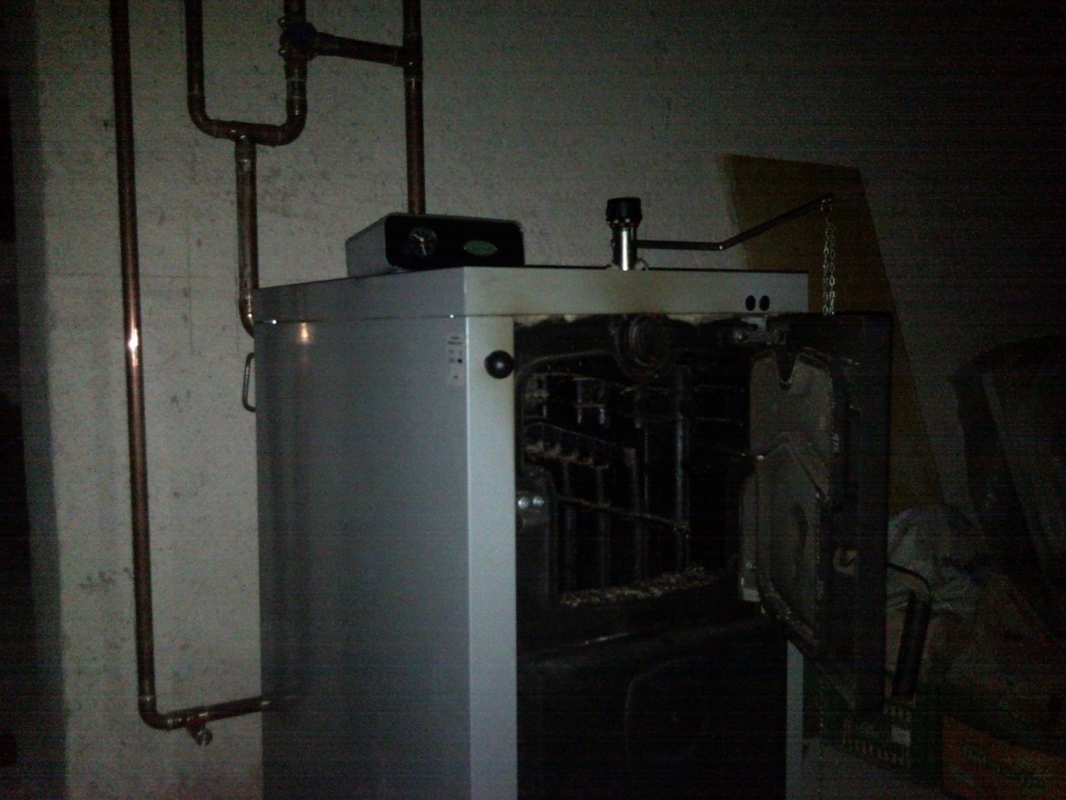 Prvič po 15-ih letih je v skavtskem domu ponovno pritekla voda iz pipe. Poglejte si slike nove vodovodne in centralne napeljave.