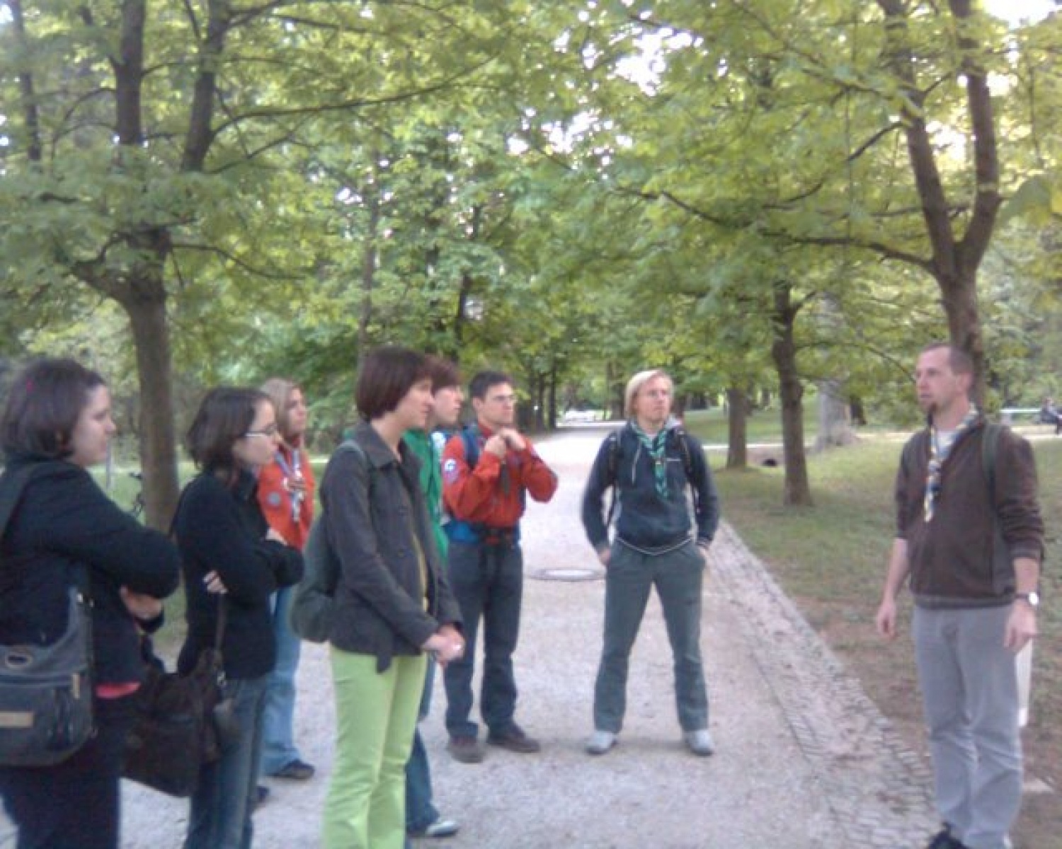 Letošnji drugi volčji večer se je za spremembo odvijal zunaj. Proč od štirih sten. Zbrali smo se namreč v Tivoliju, na začetku Jakopičevega sprehajališča.