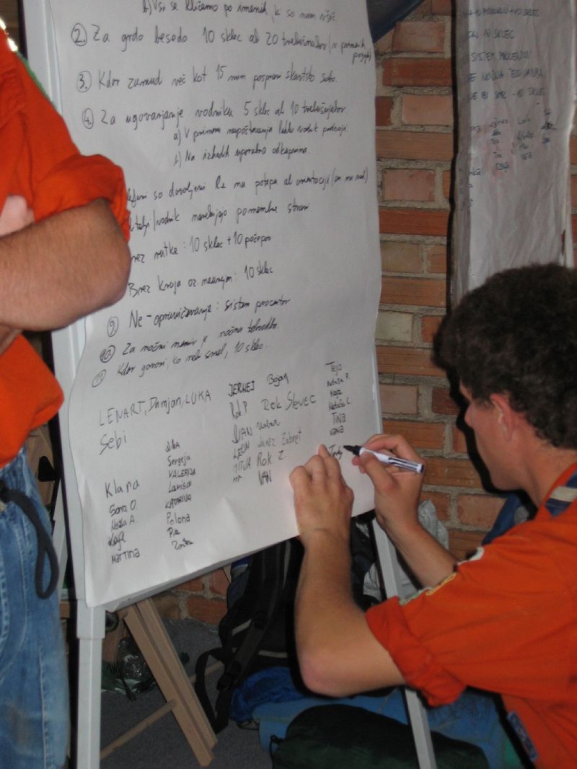 podpisovanje pravil Čete Kamenčki